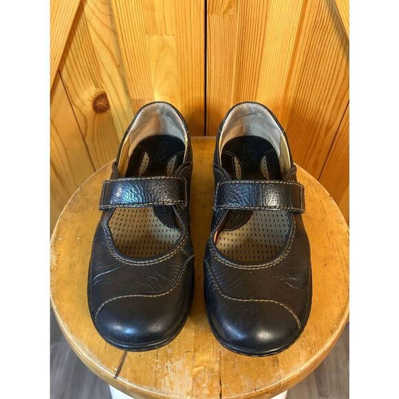 Born Womens Brown Leather Mary Jane Shoe Hook Loop Closure Size 8 - Picture 2 of 12